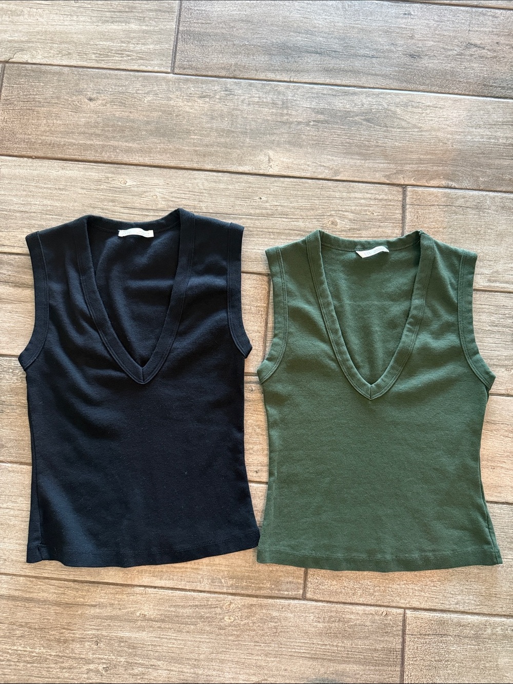 Zara Sleeveless V-Neck Tank Tops - Black & Dark Green